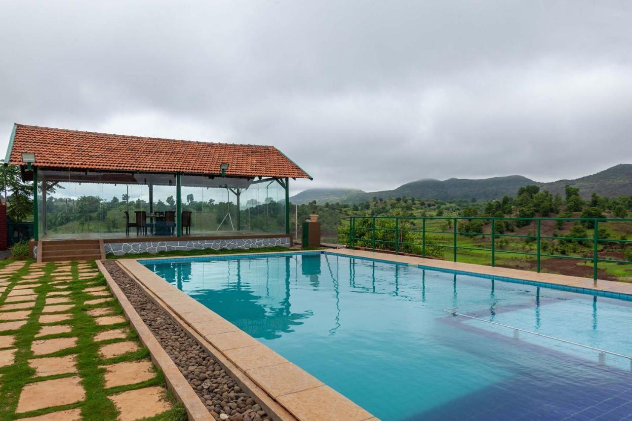 Stayvista'S Ficus Farms - Mountain-View Haven With Rustic Artsy Interiors, Outdoor Pool, Glasshouse, Home Theatre & Karaoke Delight Igatpuri Dış mekan fotoğraf