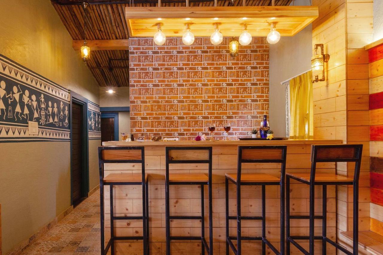 Stayvista'S Ficus Farms - Mountain-View Haven With Rustic Artsy Interiors, Outdoor Pool, Glasshouse, Home Theatre & Karaoke Delight Igatpuri Dış mekan fotoğraf