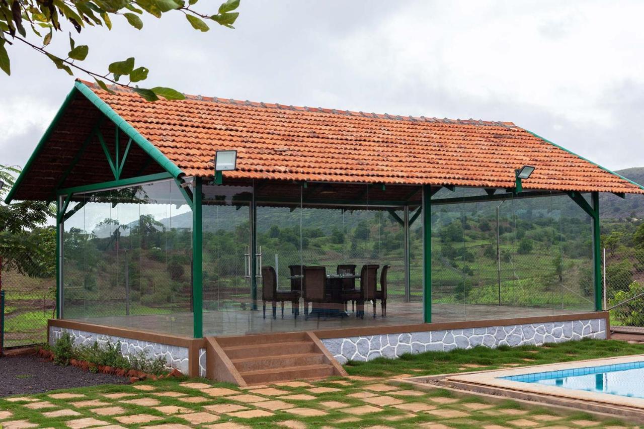 Stayvista'S Ficus Farms - Mountain-View Haven With Rustic Artsy Interiors, Outdoor Pool, Glasshouse, Home Theatre & Karaoke Delight Igatpuri Dış mekan fotoğraf