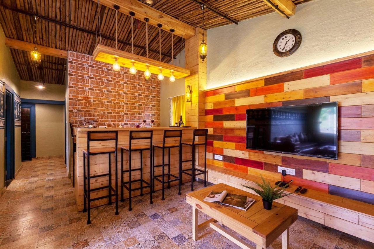 Stayvista'S Ficus Farms - Mountain-View Haven With Rustic Artsy Interiors, Outdoor Pool, Glasshouse, Home Theatre & Karaoke Delight Igatpuri Dış mekan fotoğraf