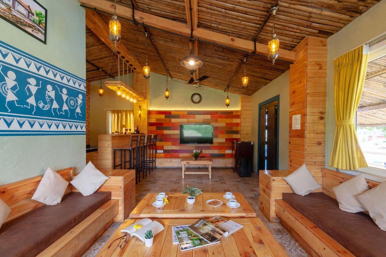 Stayvista'S Ficus Farms - Mountain-View Haven With Rustic Artsy Interiors, Outdoor Pool, Glasshouse, Home Theatre & Karaoke Delight Igatpuri Dış mekan fotoğraf
