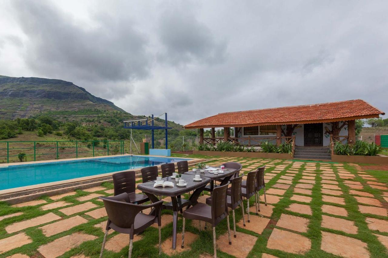 Stayvista'S Ficus Farms - Mountain-View Haven With Rustic Artsy Interiors, Outdoor Pool, Glasshouse, Home Theatre & Karaoke Delight Igatpuri Dış mekan fotoğraf