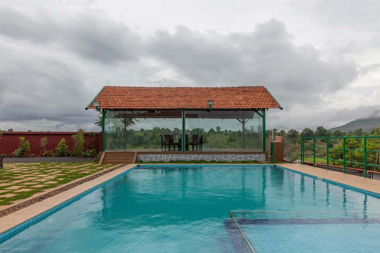 Stayvista'S Ficus Farms - Mountain-View Haven With Rustic Artsy Interiors, Outdoor Pool, Glasshouse, Home Theatre & Karaoke Delight Igatpuri Dış mekan fotoğraf